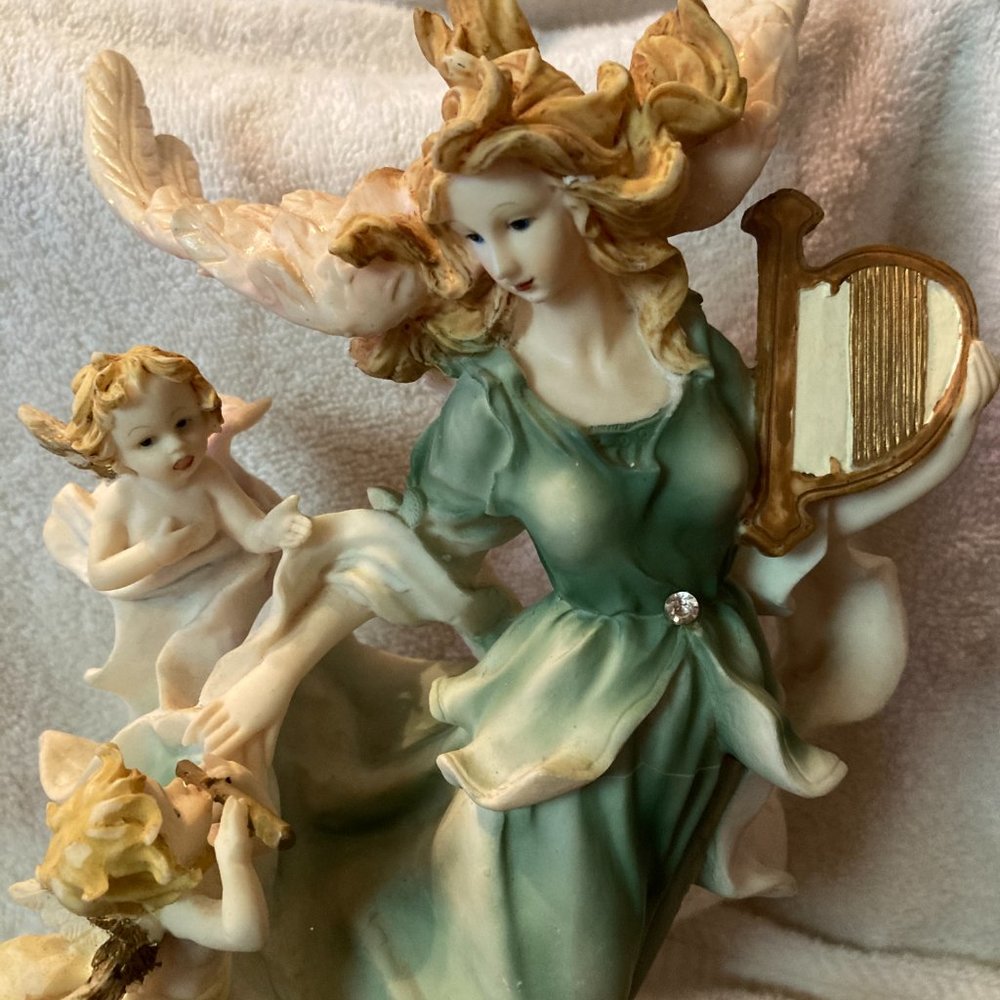 3 D ANGEL & LITTLE ANGELS STATUE PORCELAIN  NEW